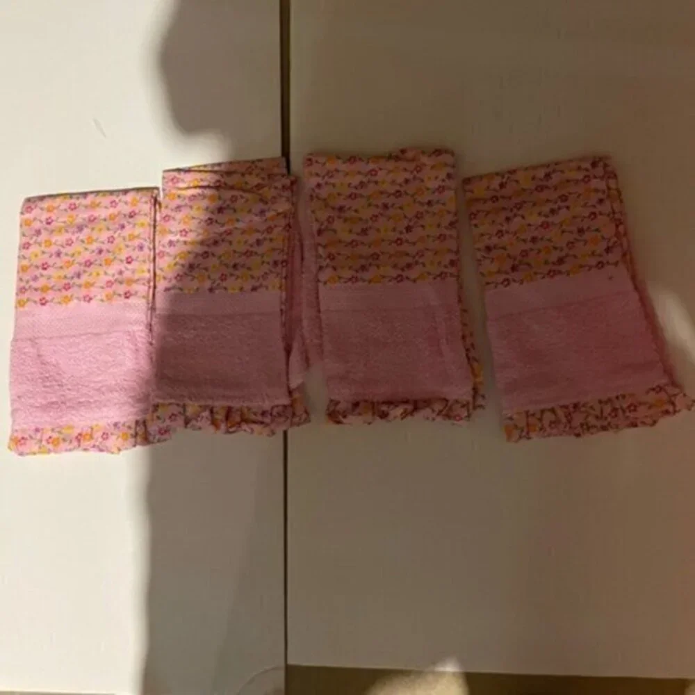 Pink Fingertip Towels
